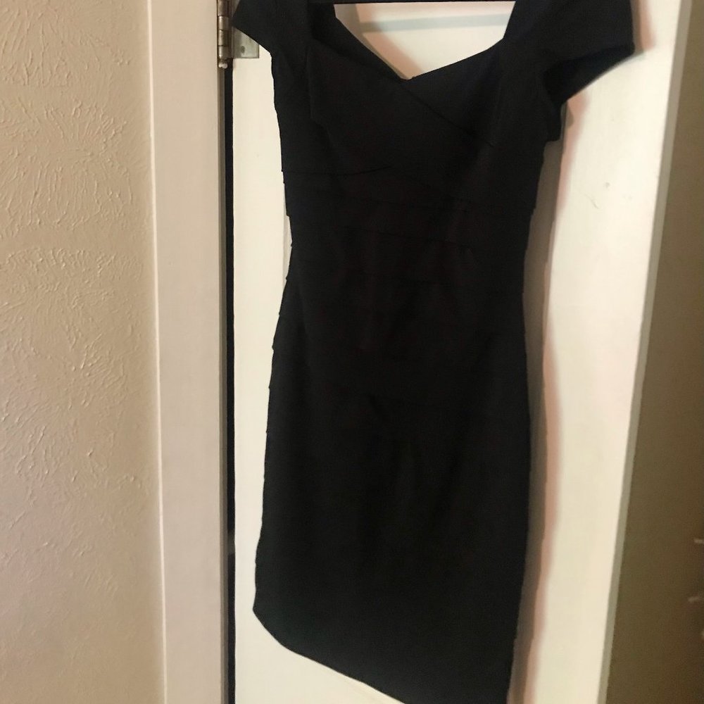 LBD - White House Black Market Cap Sleeve, Cocktail Dress - Size 6, NWOT - Picture 3 of 6
